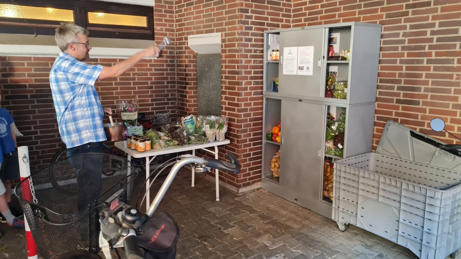 Einweihung food sharing Schrank